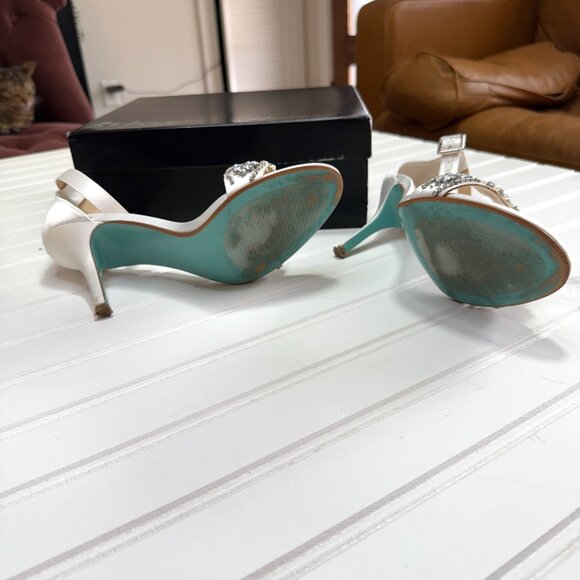 Blue by Betsey Johnson SB Erin Jeweled Ankle Strap Heels Ivory Size 9 - Picture 7 of 7